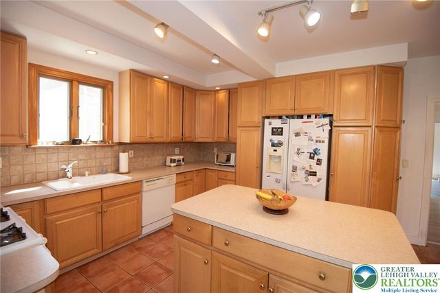 28 West Elizabeth Avenue, Bethlehem City, PA 18018