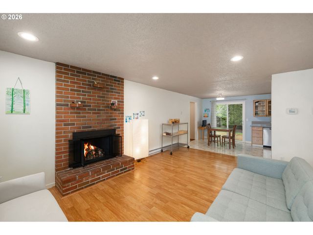 1927 Ne THOMAS St, Hillsboro, OR 97124