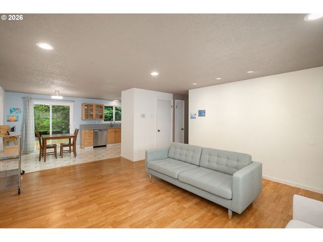 1927 Ne THOMAS St, Hillsboro, OR 97124