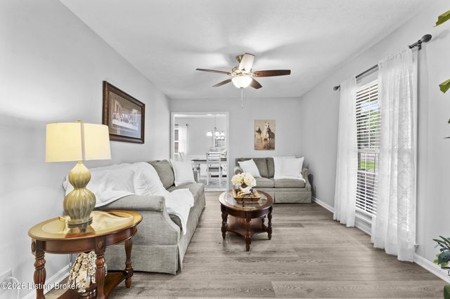 8310 Delightful Ct, Louisville, KY 40291
