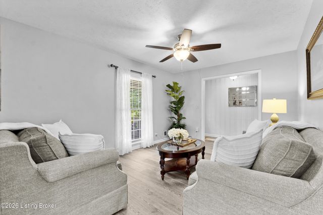 8310 Delightful Ct, Louisville, KY 40291