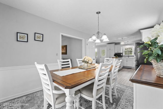 8310 Delightful Ct, Louisville, KY 40291
