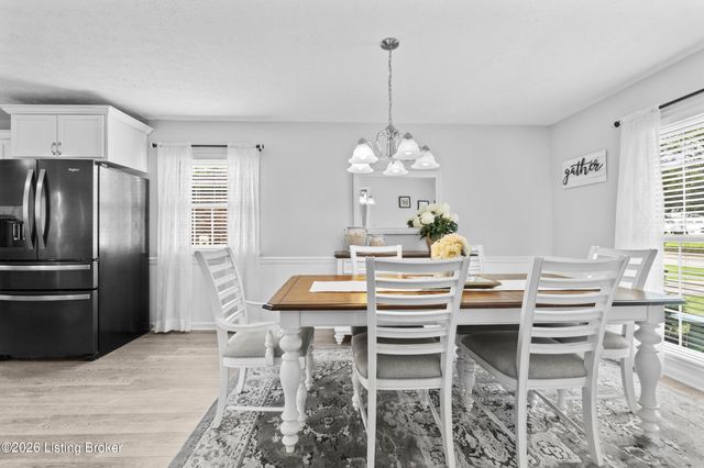 8310 Delightful Ct, Louisville, KY 40291