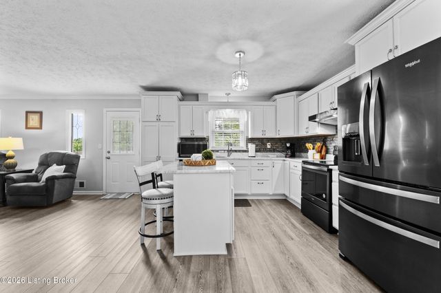 8310 Delightful Ct, Louisville, KY 40291