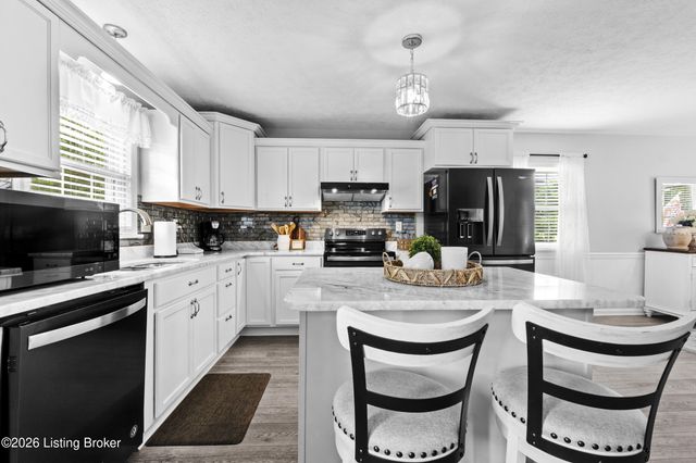 8310 Delightful Ct, Louisville, KY 40291