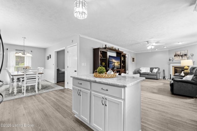 8310 Delightful Ct, Louisville, KY 40291