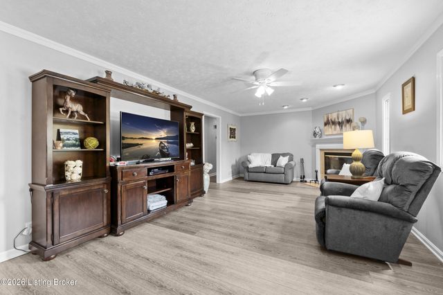 8310 Delightful Ct, Louisville, KY 40291