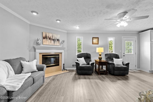 8310 Delightful Ct, Louisville, KY 40291