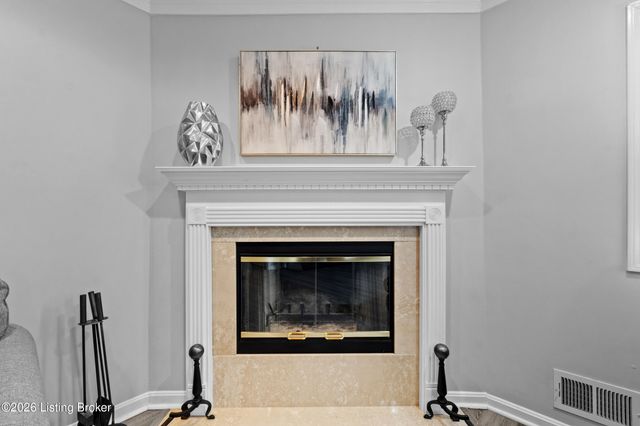 8310 Delightful Ct, Louisville, KY 40291