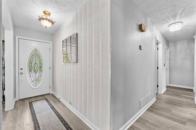 8310 Delightful Ct, Louisville, KY 40291