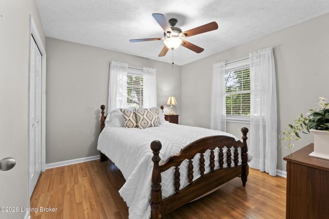 8310 Delightful Ct, Louisville, KY 40291