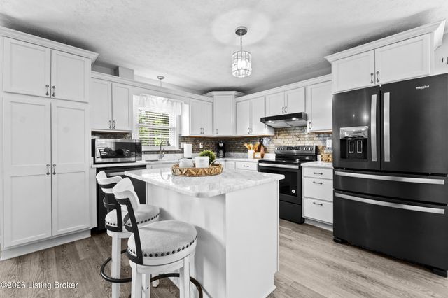 8310 Delightful Ct, Louisville, KY 40291