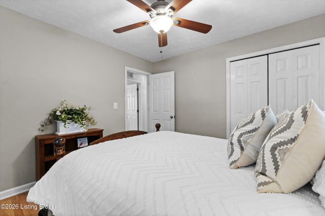 8310 Delightful Ct, Louisville, KY 40291