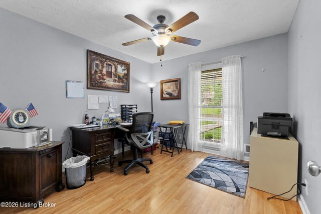 8310 Delightful Ct, Louisville, KY 40291