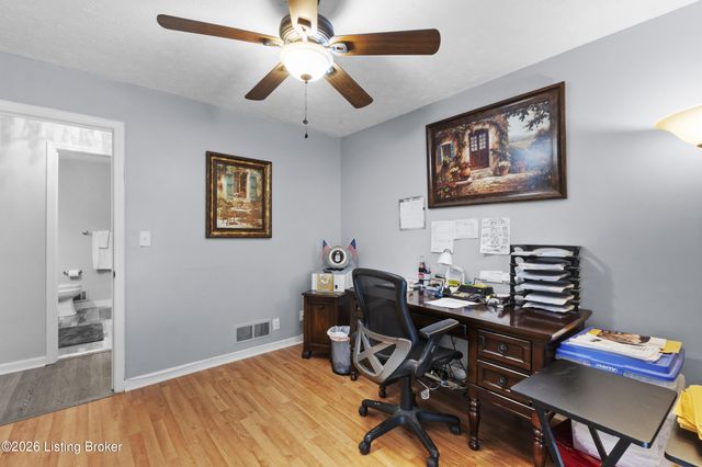 8310 Delightful Ct, Louisville, KY 40291