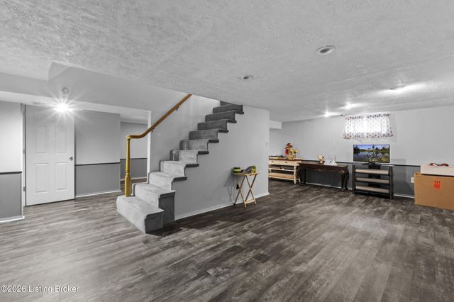 8310 Delightful Ct, Louisville, KY 40291