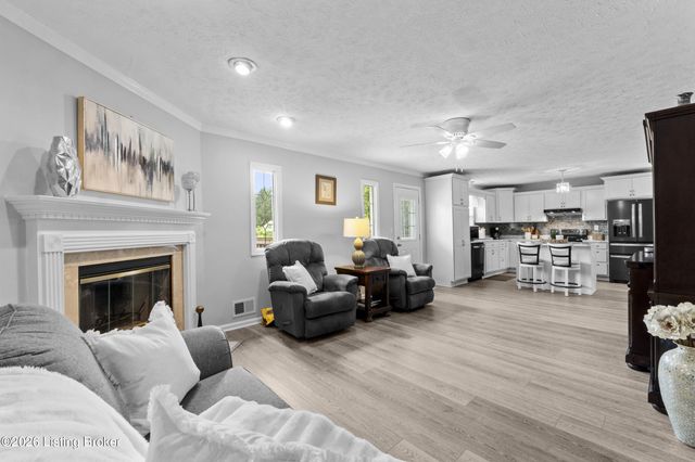 8310 Delightful Ct, Louisville, KY 40291