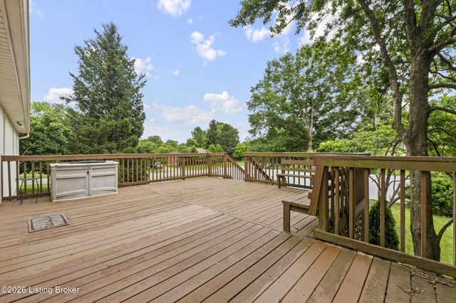 8310 Delightful Ct, Louisville, KY 40291