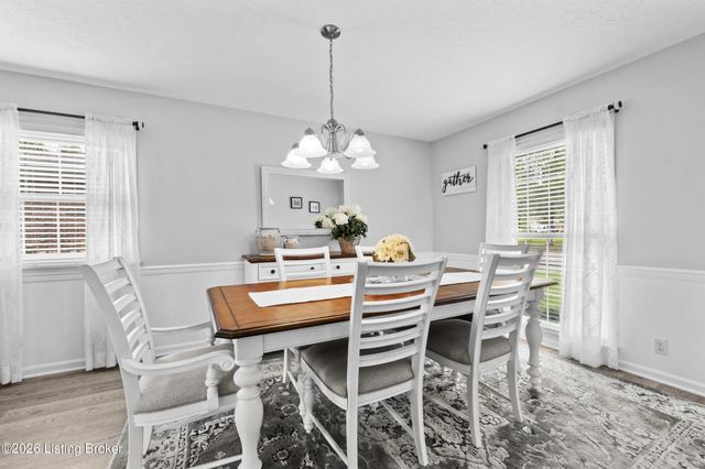 8310 Delightful Ct, Louisville, KY 40291