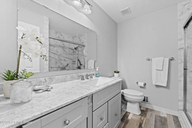 8310 Delightful Ct, Louisville, KY 40291