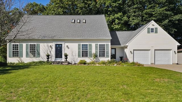 5427 N Silverstone Drive, Comstock Park, MI 49321