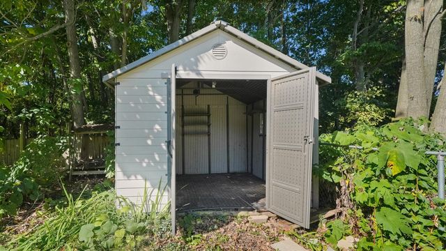 5427 N Silverstone Drive, Comstock Park, MI 49321
