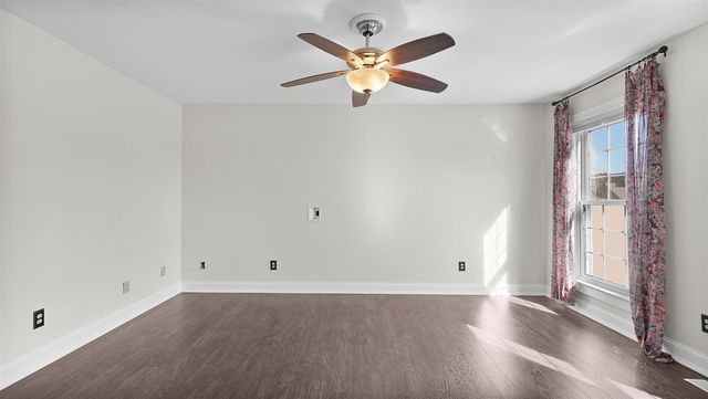 5427 N Silverstone Drive, Comstock Park, MI 49321