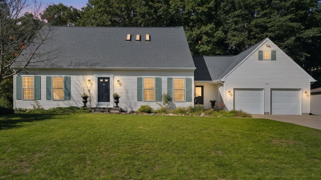 5427 N Silverstone Drive, Comstock Park, MI 49321
