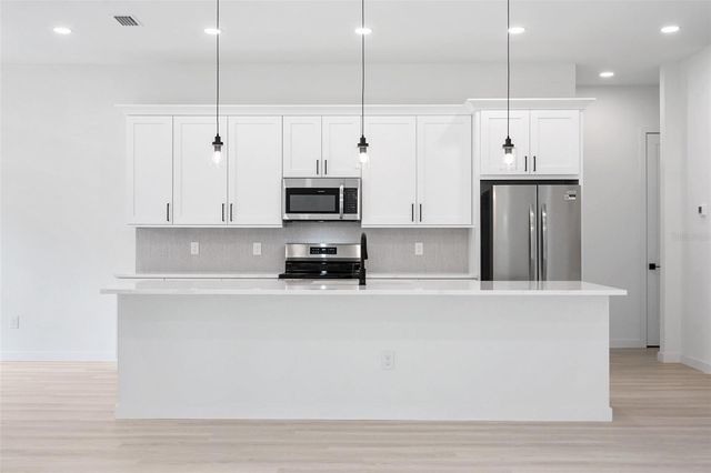 2585 CRANE AVENUE, North Port, FL 34286