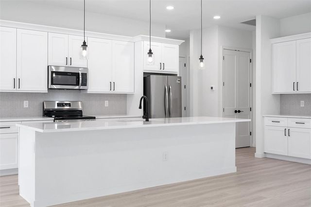 2585 CRANE AVENUE, North Port, FL 34286