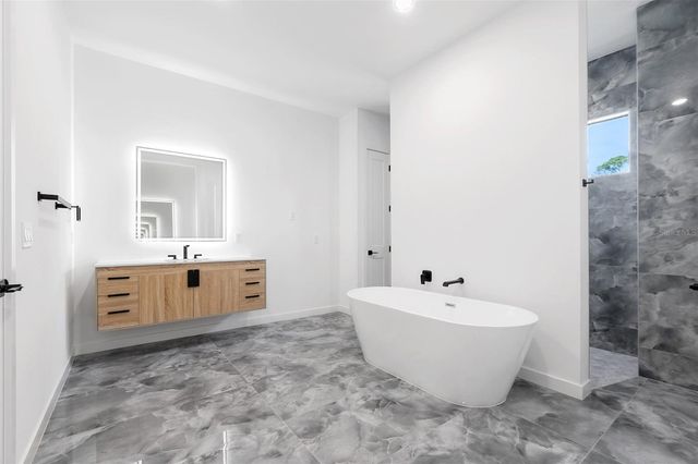 2585 CRANE AVENUE, North Port, FL 34286