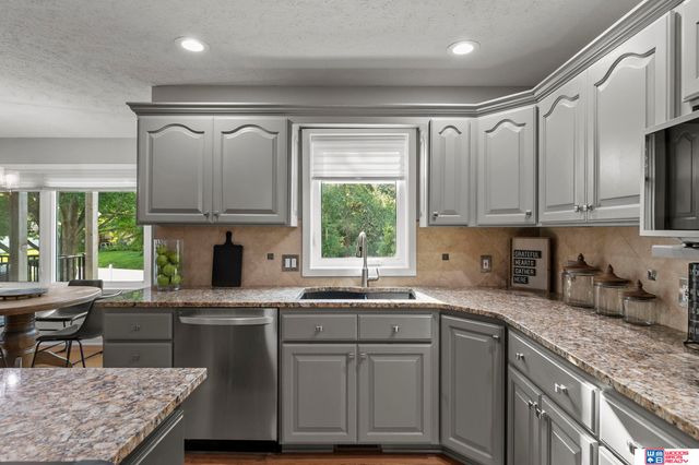7125 Beaver Hollow Circle, Lincoln, NE 68516