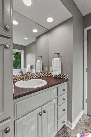 7125 Beaver Hollow Circle, Lincoln, NE 68516