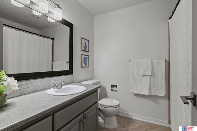 7125 Beaver Hollow Circle, Lincoln, NE 68516
