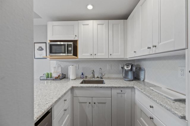 235 Sunrise Avenue 3232, Palm Beach, FL 33480