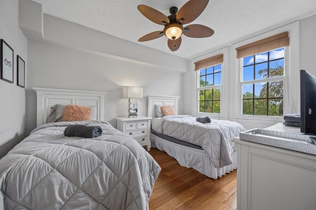 235 Sunrise Avenue 3232, Palm Beach, FL 33480