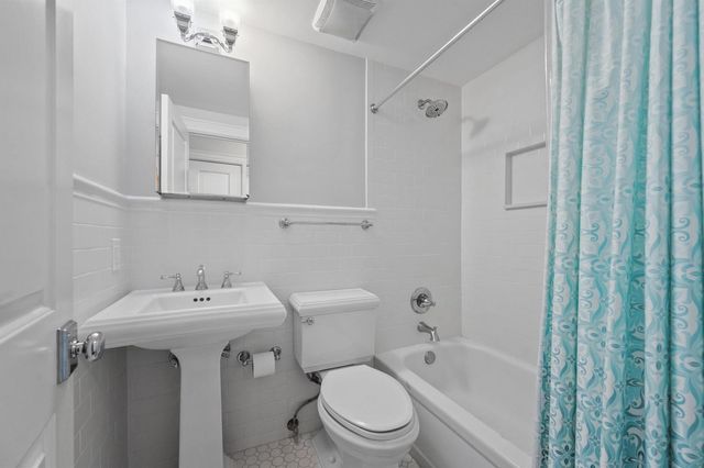 235 Sunrise Avenue 3232, Palm Beach, FL 33480