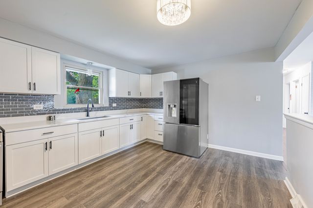 6425 W 83rd Place, Burbank, IL 60459