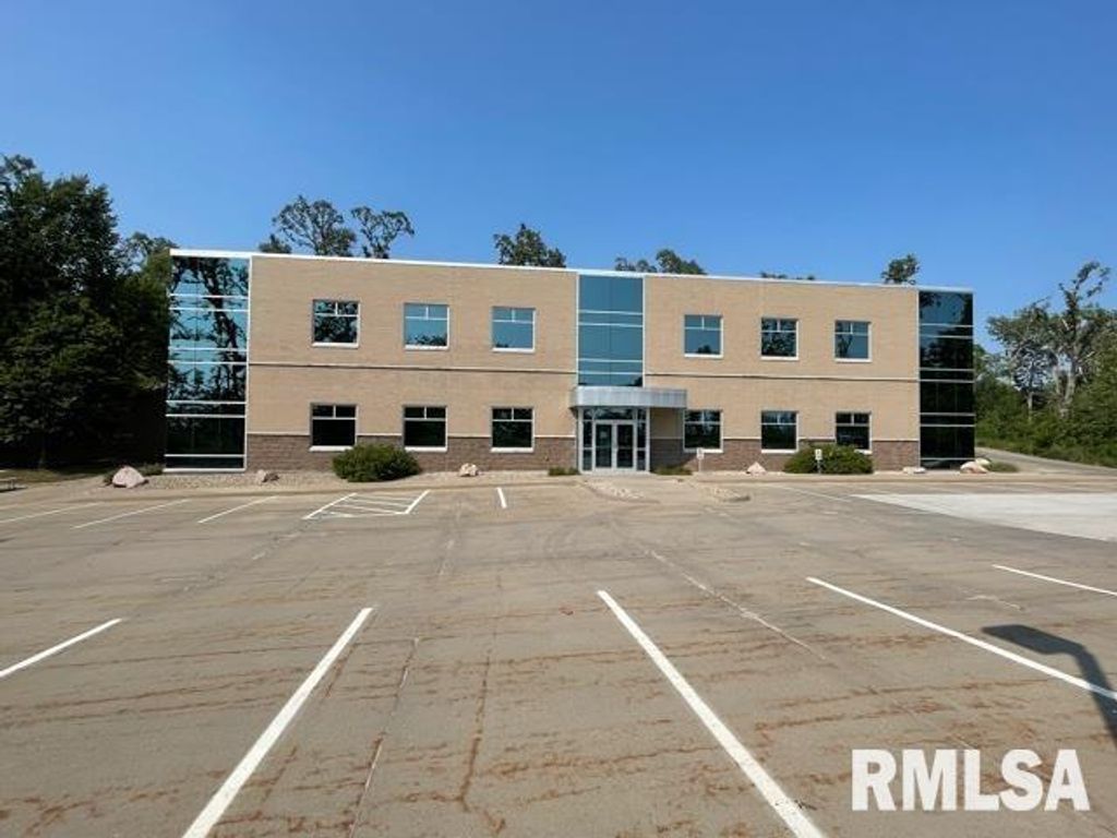1065 SIERRA Court, Cedar Rapids, IA 52402 — exterior