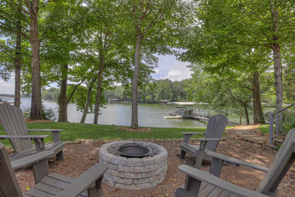 117 Lake St, Estill Springs, TN 37330