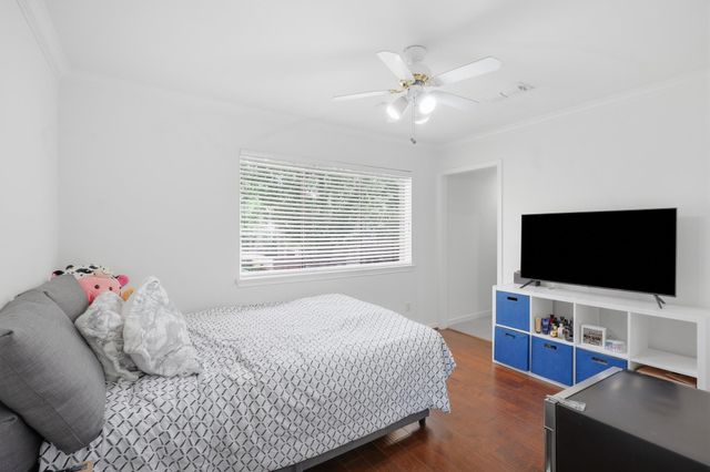 1950 Augusta Drive, Houston, TX 77057