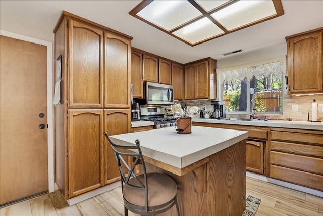 11524 Sherwood Way, Auburn, CA 95602