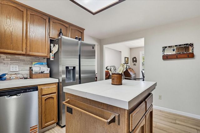 11524 Sherwood Way, Auburn, CA 95602