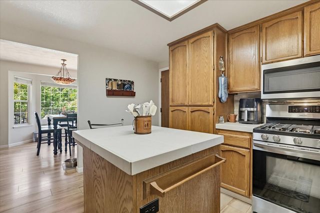 11524 Sherwood Way, Auburn, CA 95602