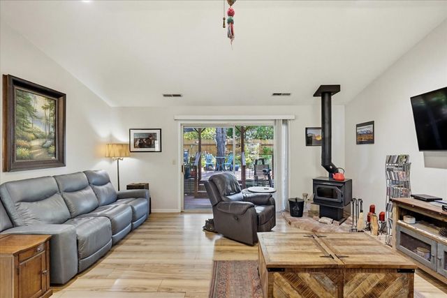 11524 Sherwood Way, Auburn, CA 95602