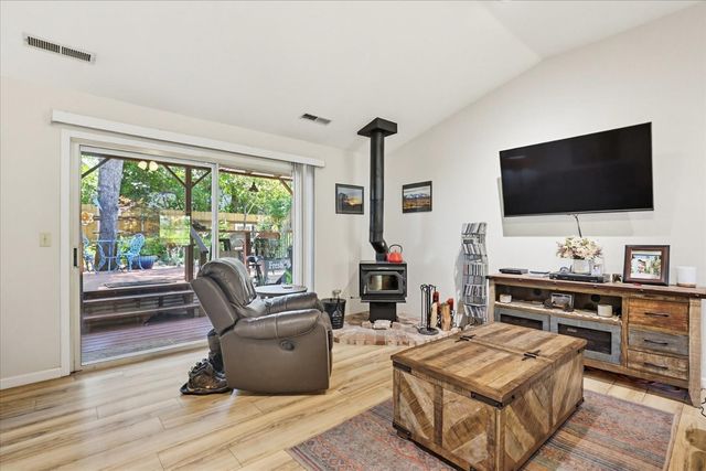 11524 Sherwood Way, Auburn, CA 95602