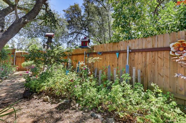 11524 Sherwood Way, Auburn, CA 95602