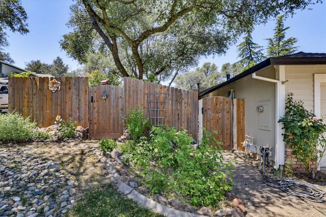11524 Sherwood Way, Auburn, CA 95602
