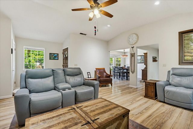 11524 Sherwood Way, Auburn, CA 95602