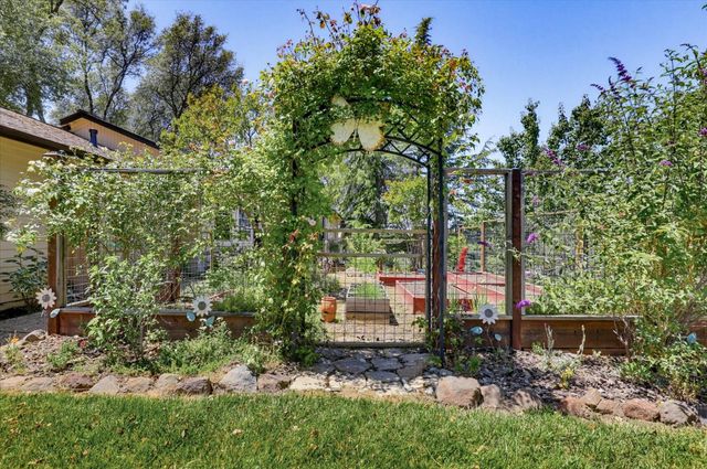 11524 Sherwood Way, Auburn, CA 95602